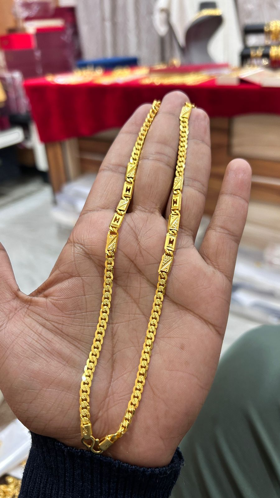 Trending Lotus With Nawabi Chain