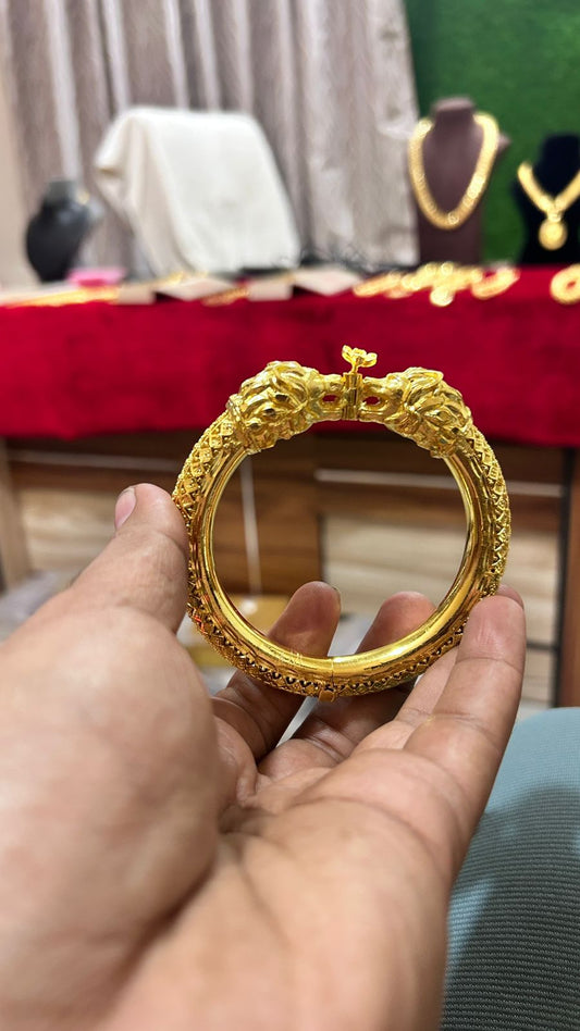 Men's Gold Plated Lion Face Chandrmukhi Kada