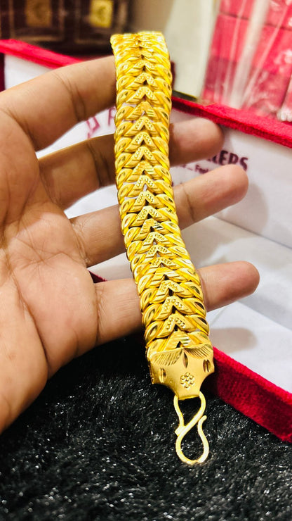 🔥 Premium Gold Plated V Pokal Bracelet (Heavy Look)