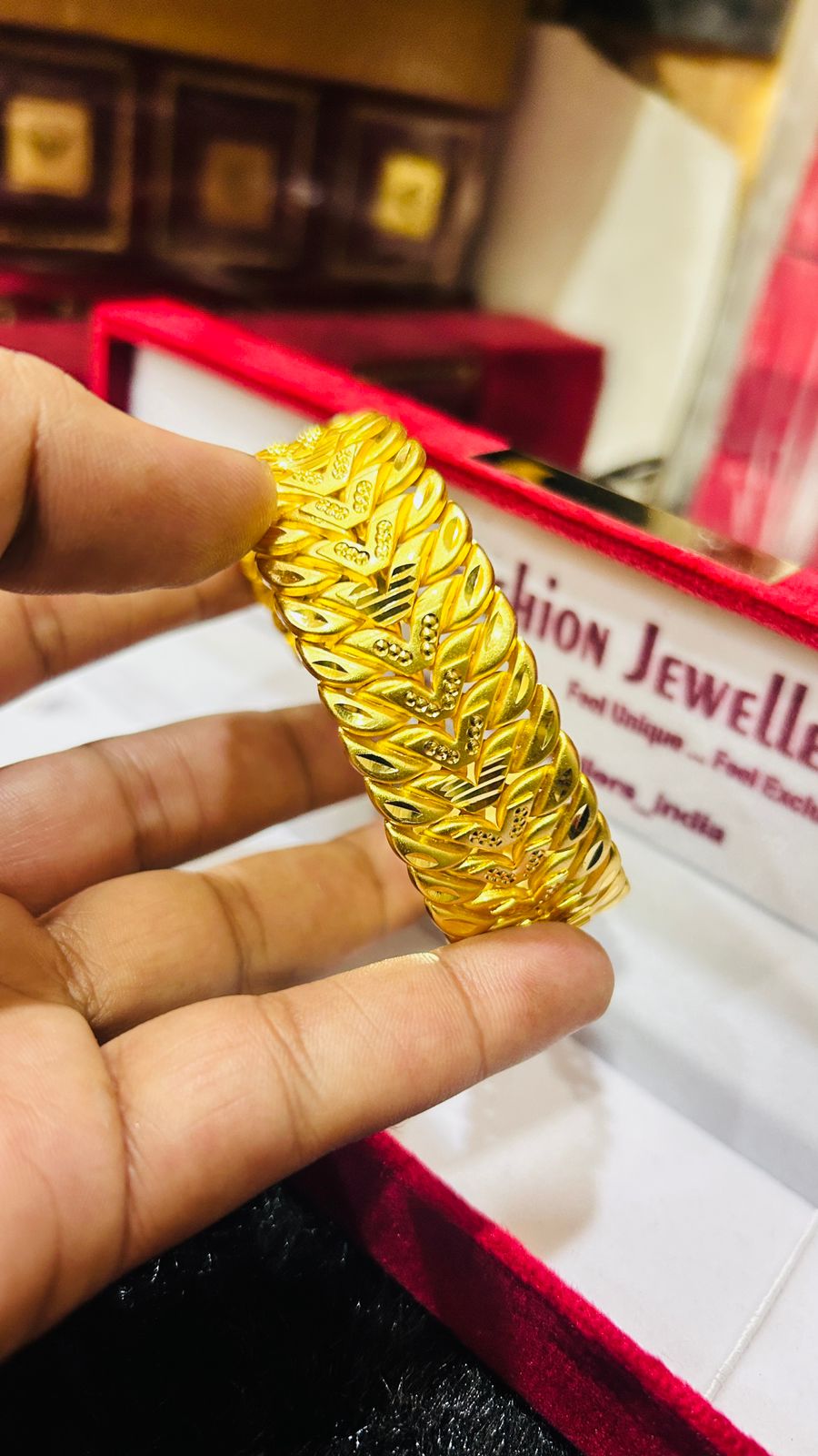 🔥 Premium Gold Plated V Pokal Bracelet (Heavy Look)