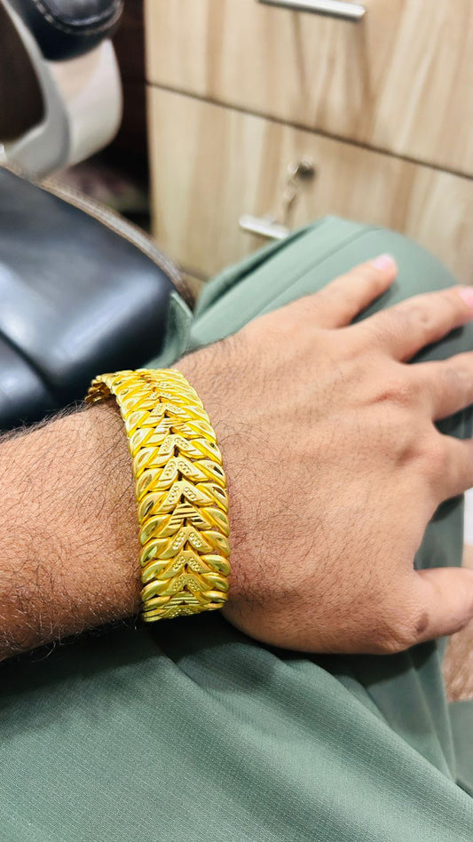 🔥 Premium Gold Plated V Pokal Bracelet (Heavy Look)